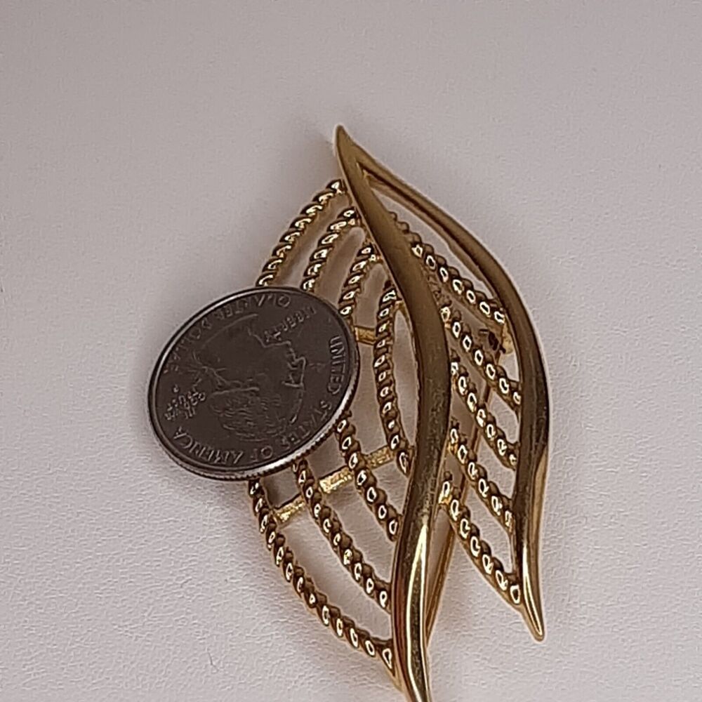 TRIFARI Vtg Gold-Tone Double Leaf Open Work Brooch Pin w/ texture LARGE 3" - Picture 8 of 10